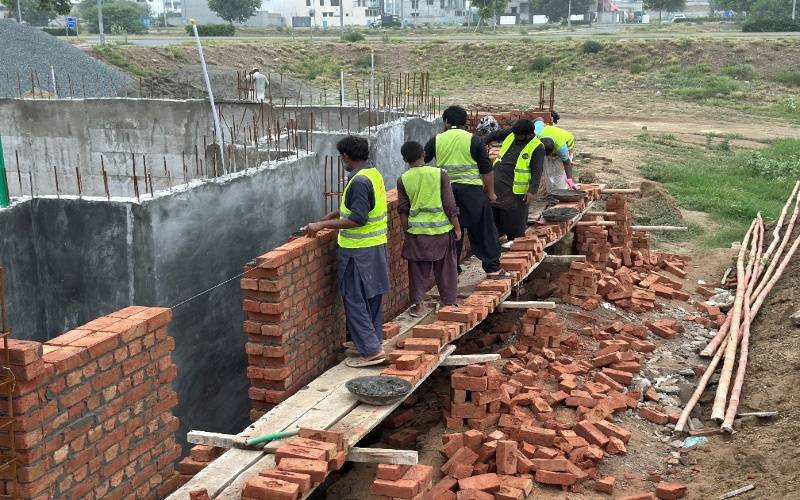 Residential and commercial construction projects in Lahore under professional development
